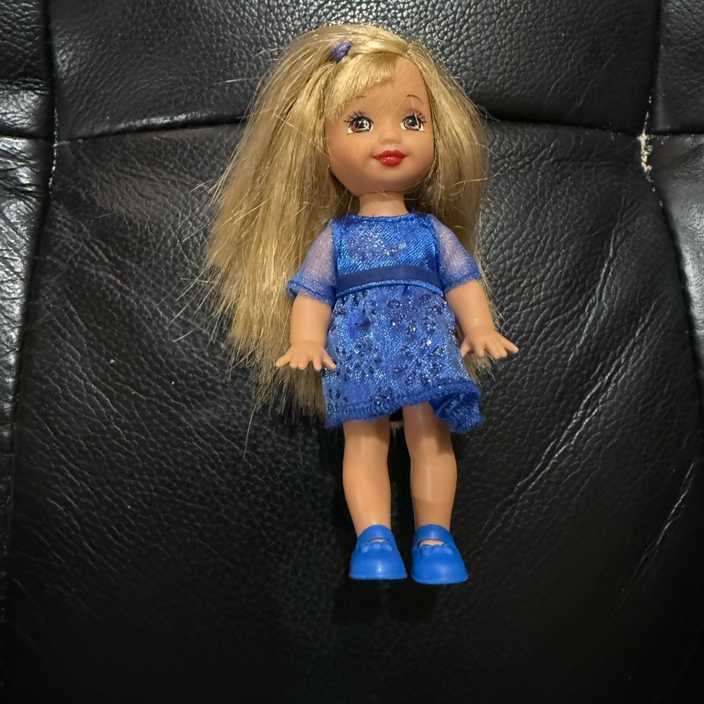 2006 Kelly Happy Holidays Kelly Doll  K7664 Blonde 4" Tall Mattel